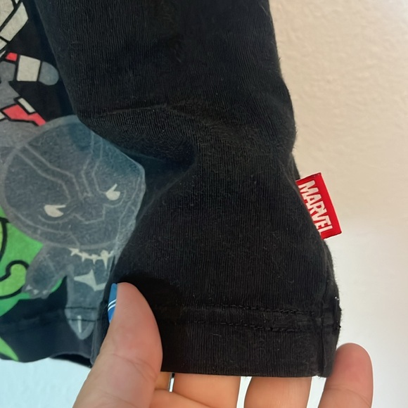 DISNEY MARVEL Hong Kong Disneyland Avengers T-Shirt - Picture 3 of 5